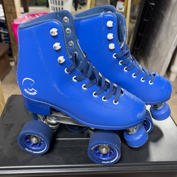 Midsummer’s Eve Quad Skates - Picture 1 of 14